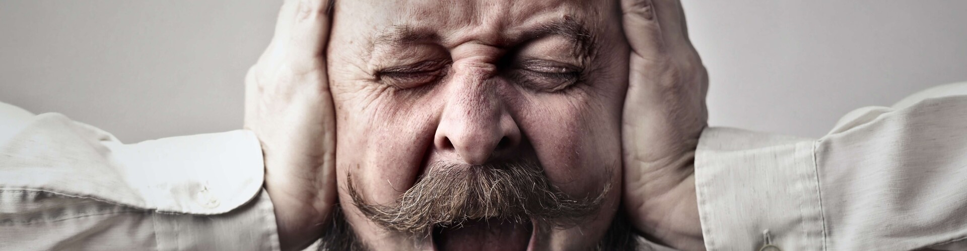 Tinnitus, oorsuizen, ringing in the ears, ear ringing, buzzing in the ears